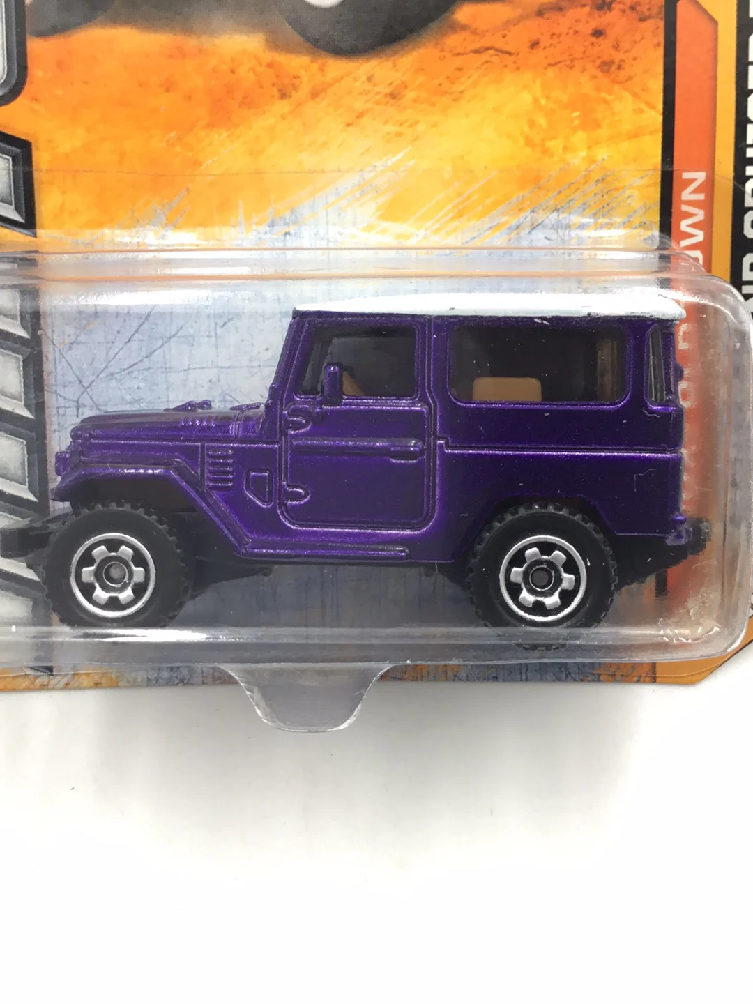 Matchbox 2012 #8 Toyota Land Cruiser FJ40 - Image 2