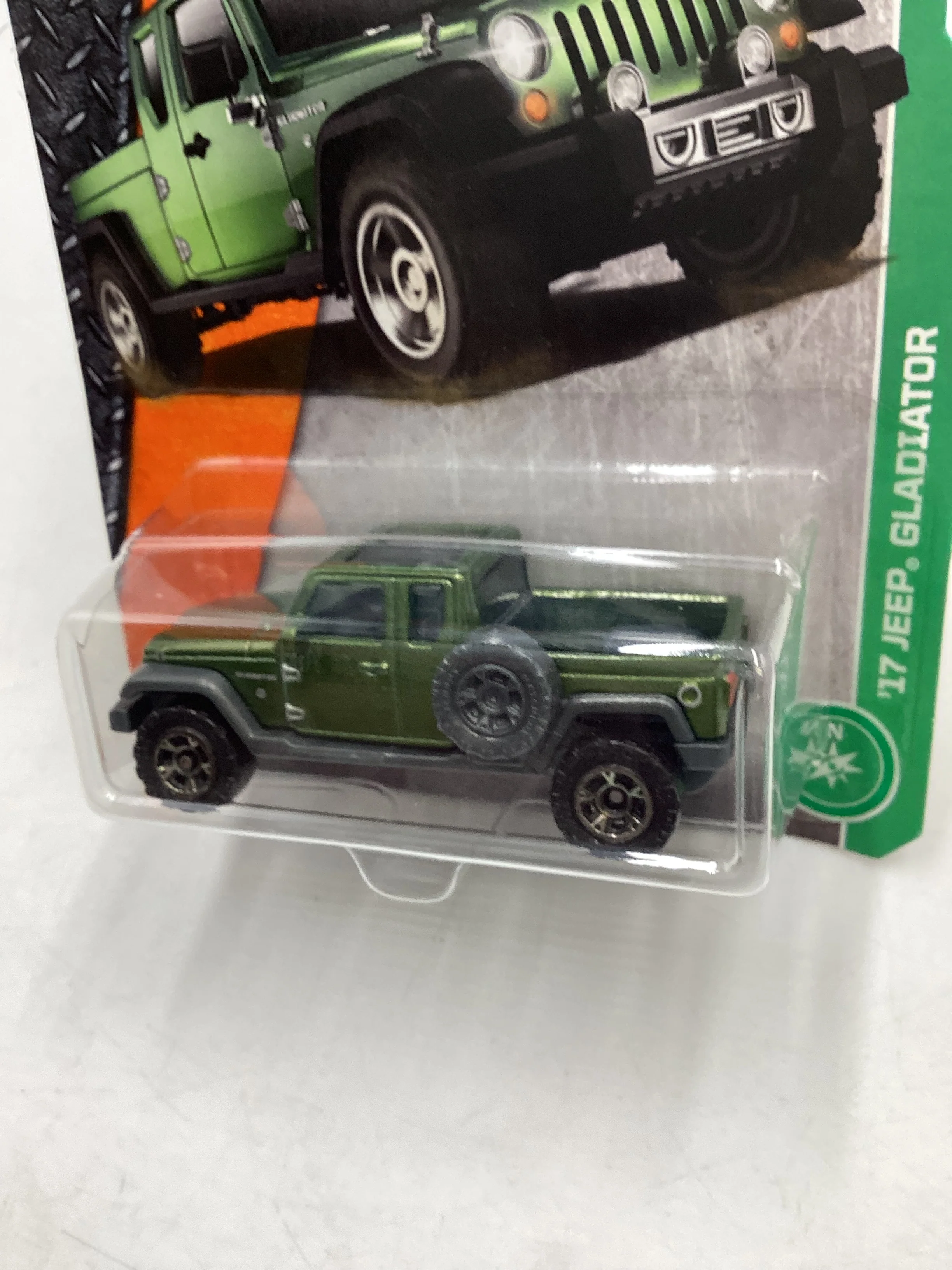 Matchbox #92 Jeep Gladiator Green 208E - Image 4