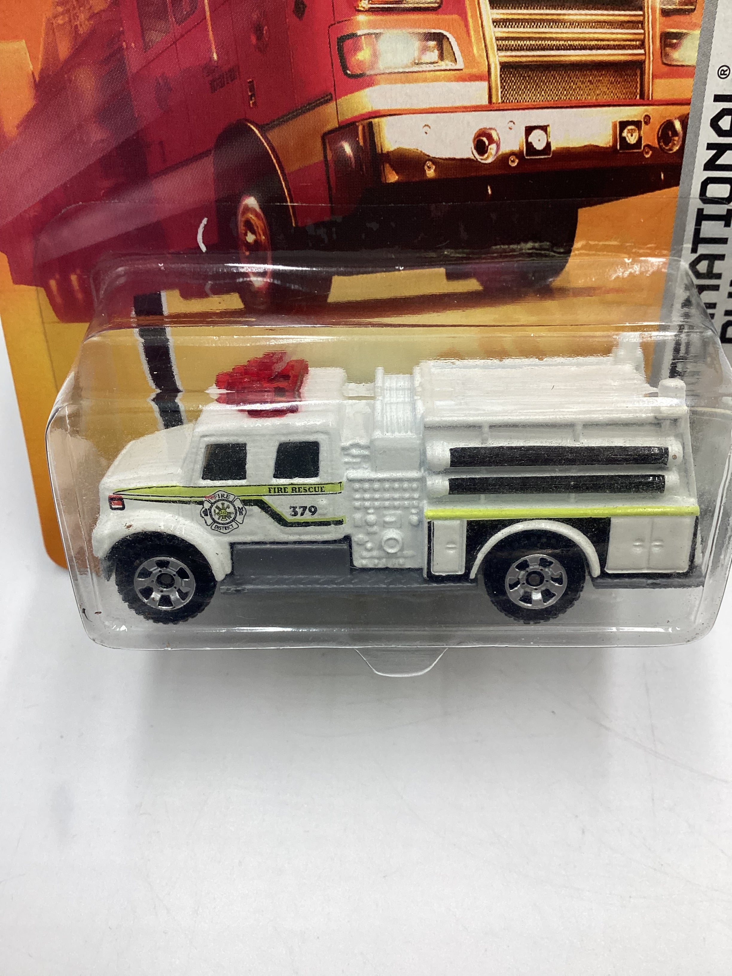 Matchbox Emergency Response #59 International Pumper White 207C - Image 3