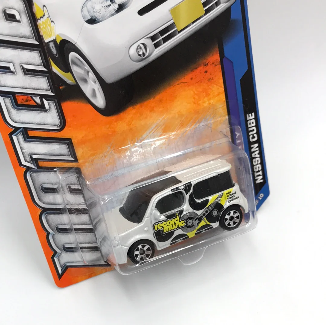 2012 matchbox MBX City #22 Nissan Cube TT1 - Image 3