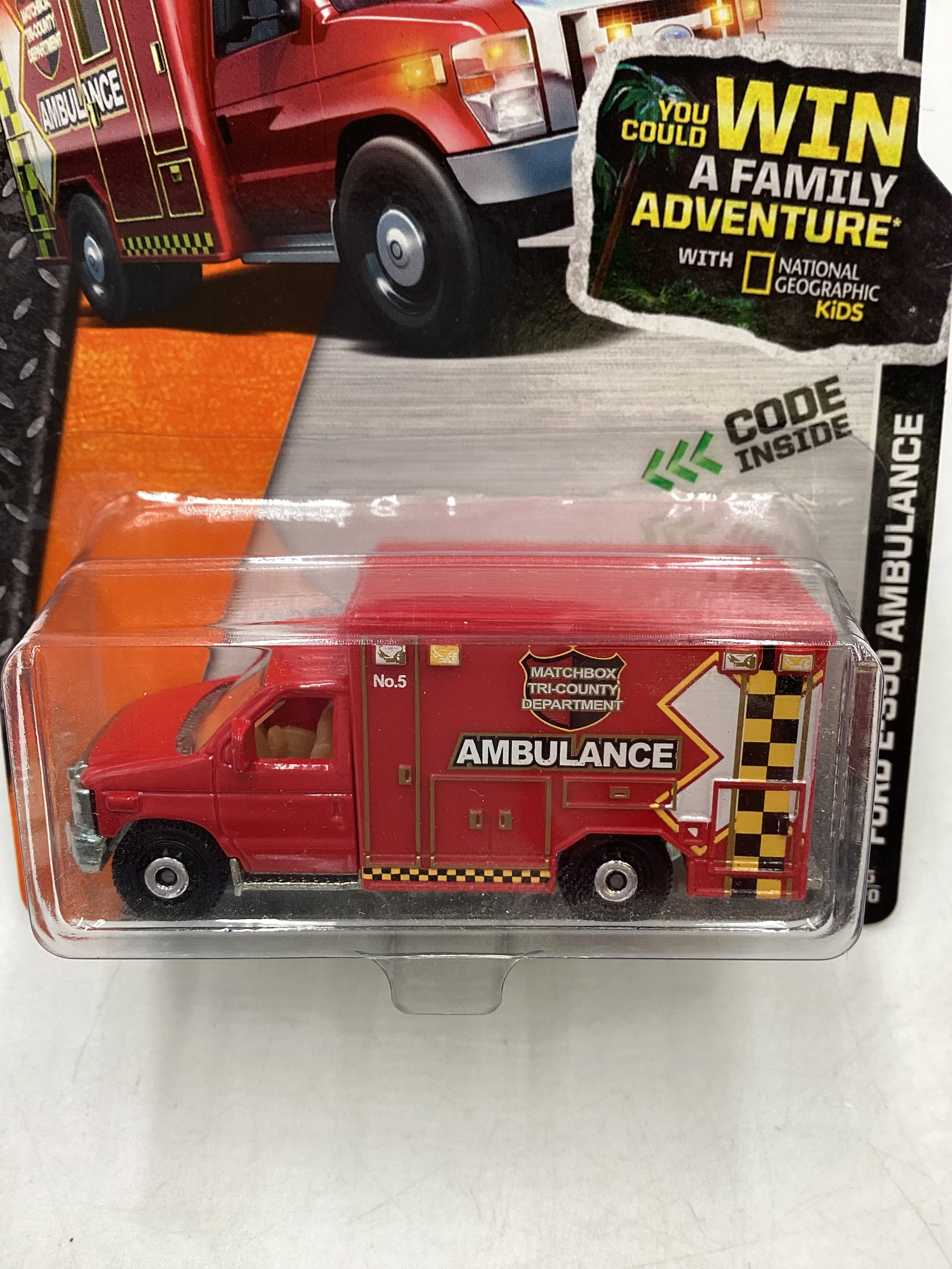 Matchbox MBX Heroic Rescue 75/120 Ford E-350 Ambulance - Image 3