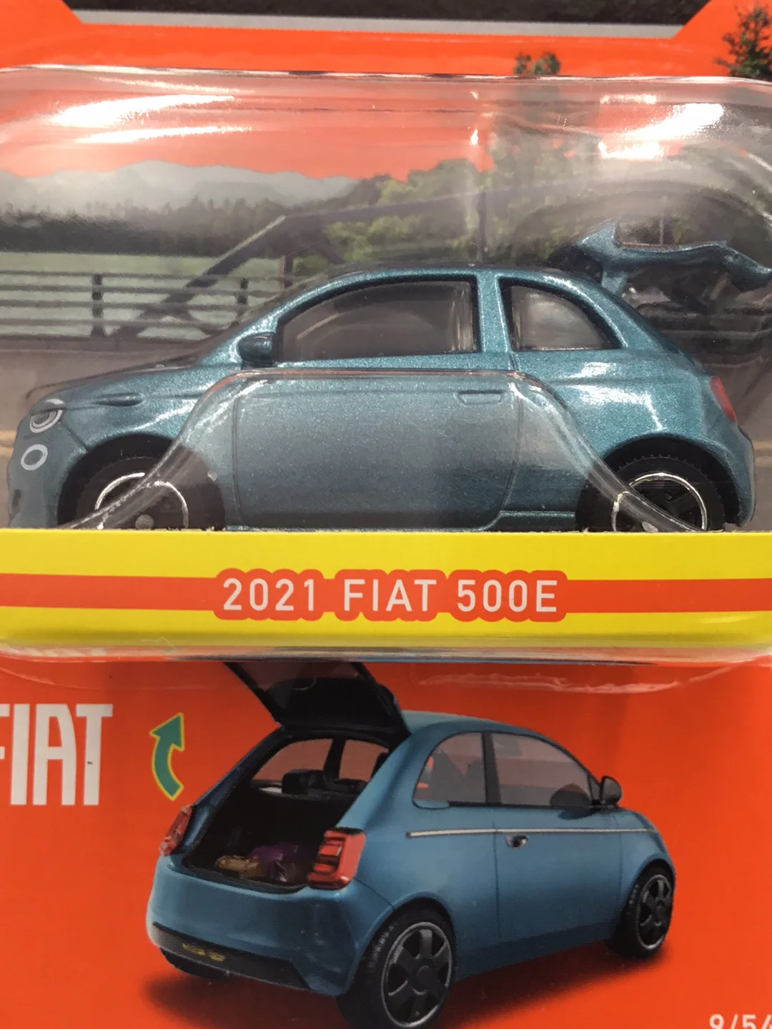 Matchbox Moving Parts 2021 Fiat 500E - Image 2