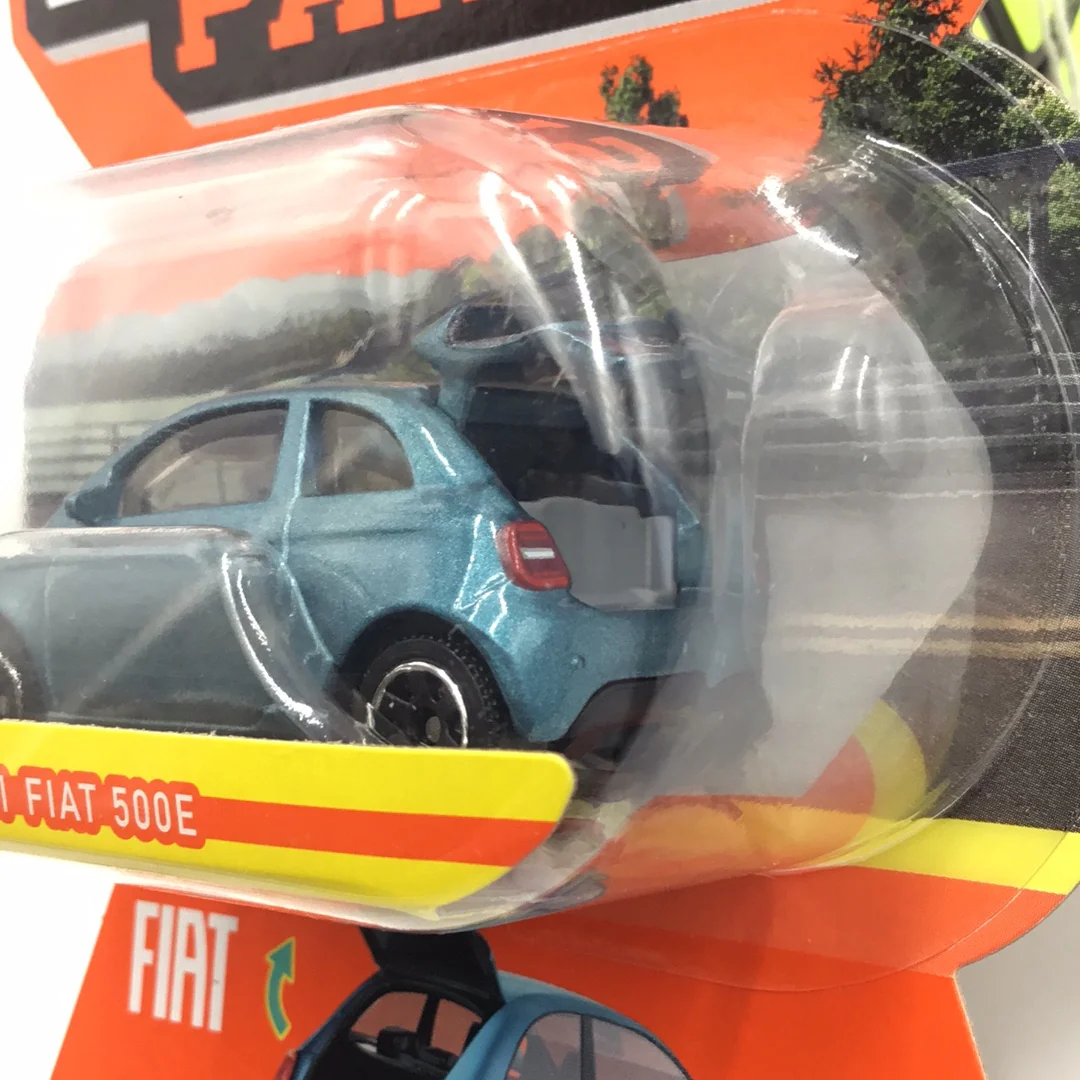 Matchbox Moving Parts 2021 Fiat 500E - Image 4