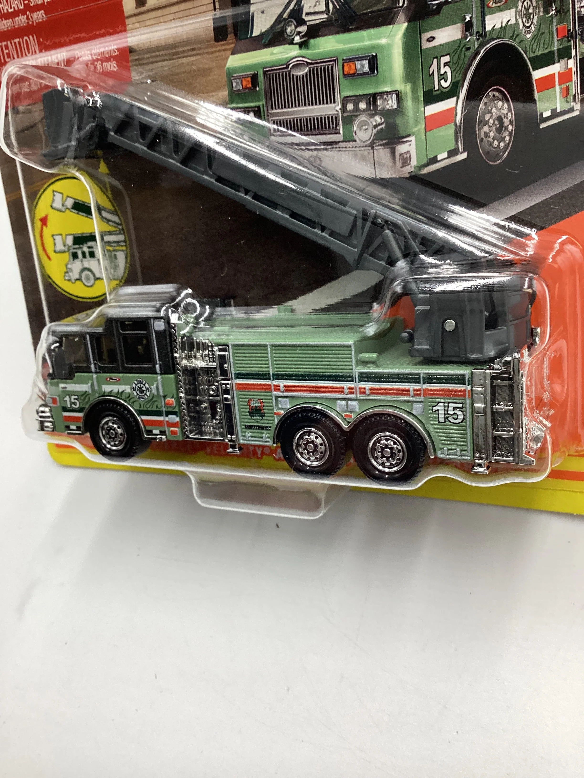 Matchbox Working Rigs #5 Pierce Velocity Aerial Platform Fire Truck Forest 168C - Image 4