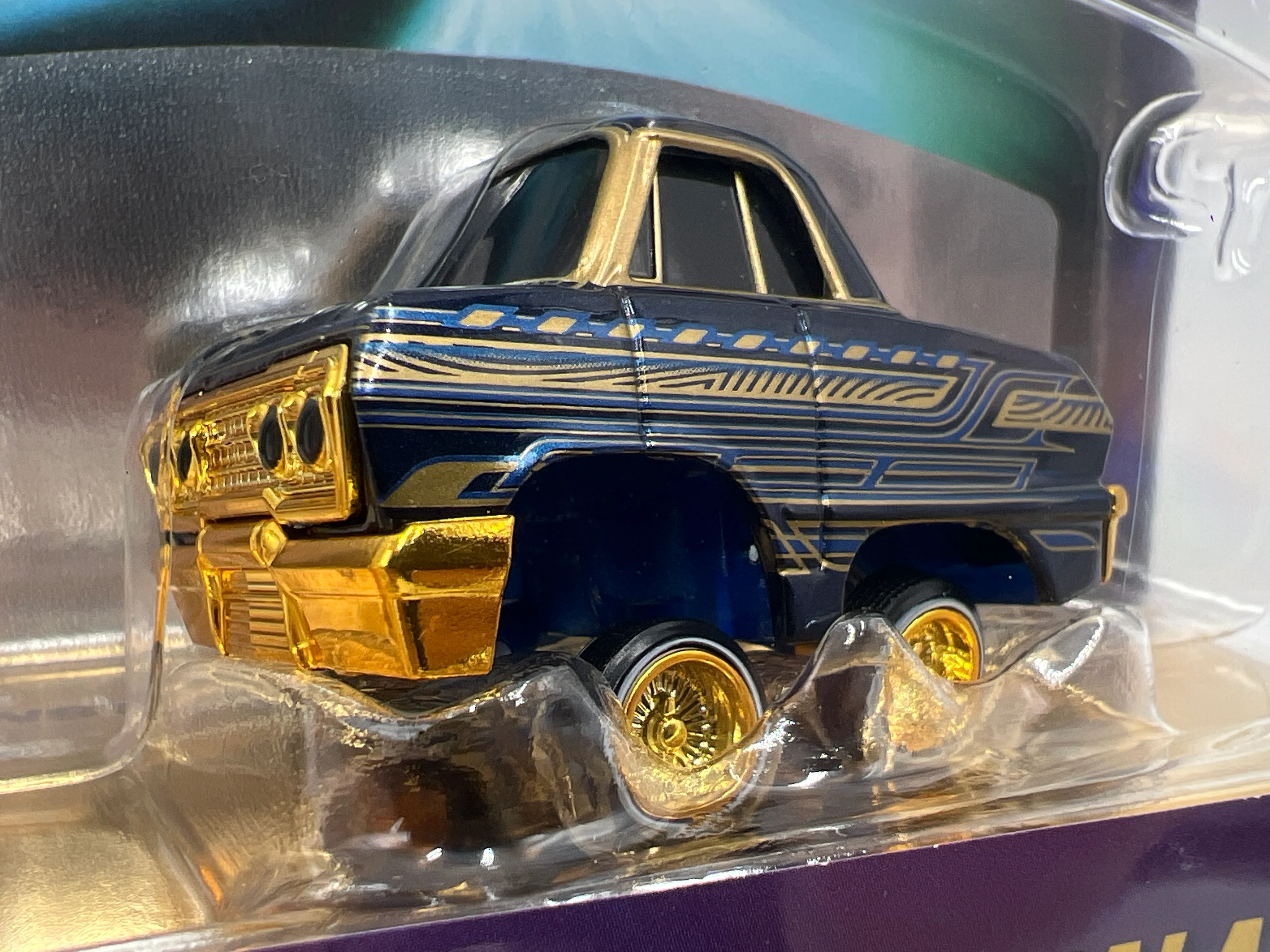 MGA Car Tuned Series 2 Show Glow Lowriders #5 63 Chevy Impala - Image 2