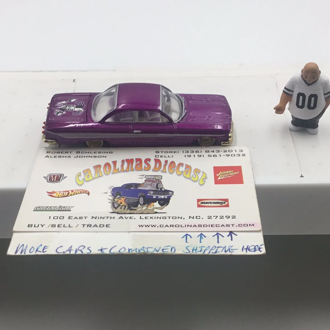 Revell Lowriders 1961 Chevy Impala #10 Jokers Wild with adjustable suspension (Loose) - Image 2