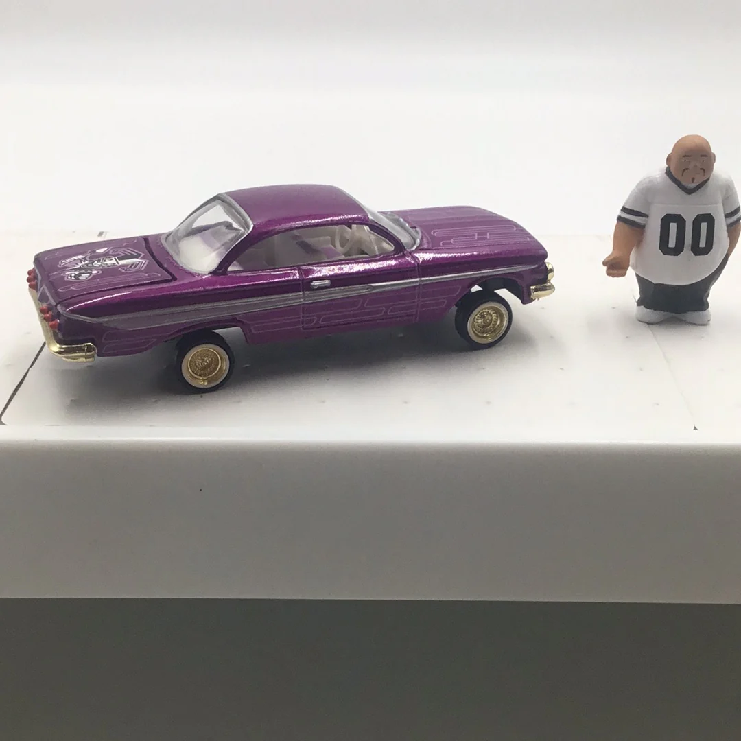 Revell Lowriders 1961 Chevy Impala #10 Jokers Wild with adjustable suspension (Loose) - Image 4