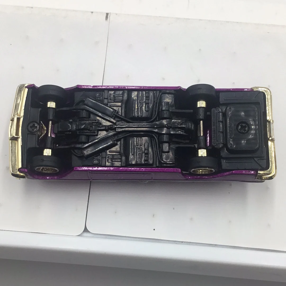 Revell Lowriders 1961 Chevy Impala #10 Jokers Wild with adjustable suspension (Loose) - Image 5