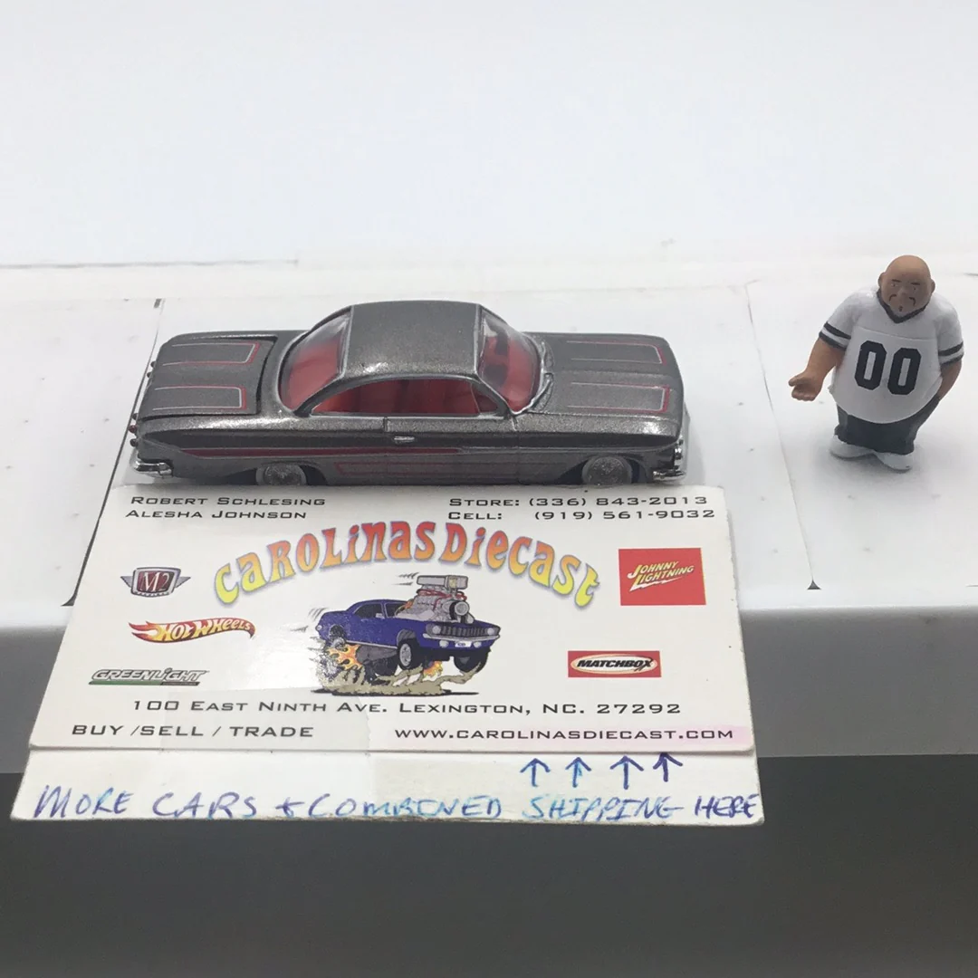 Revell Lowriders 1961 Chevy Impala #12 with adjustable suspension (Loose) - Image 2