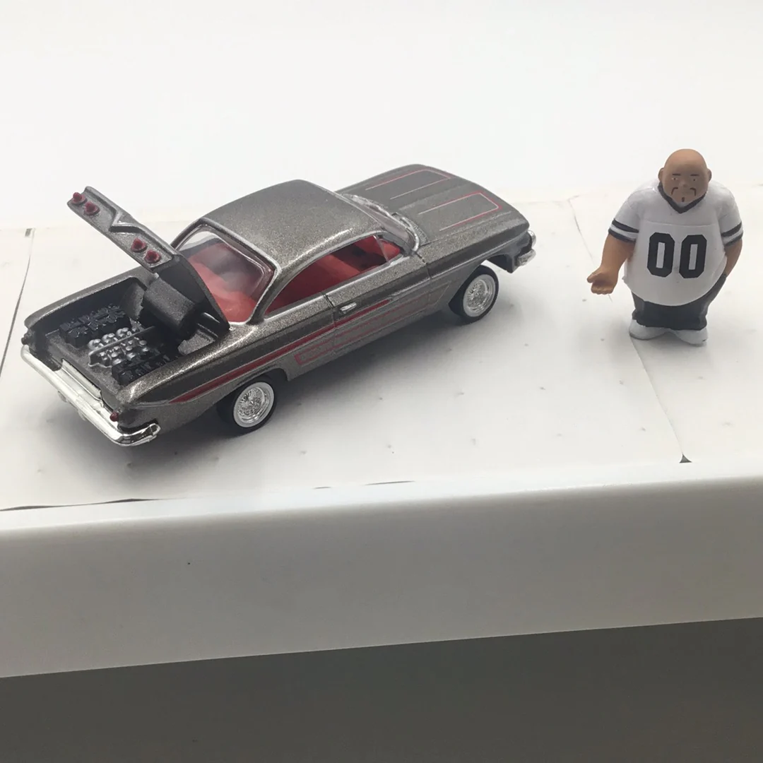 Revell Lowriders 1961 Chevy Impala #12 with adjustable suspension (Loose) - Image 4