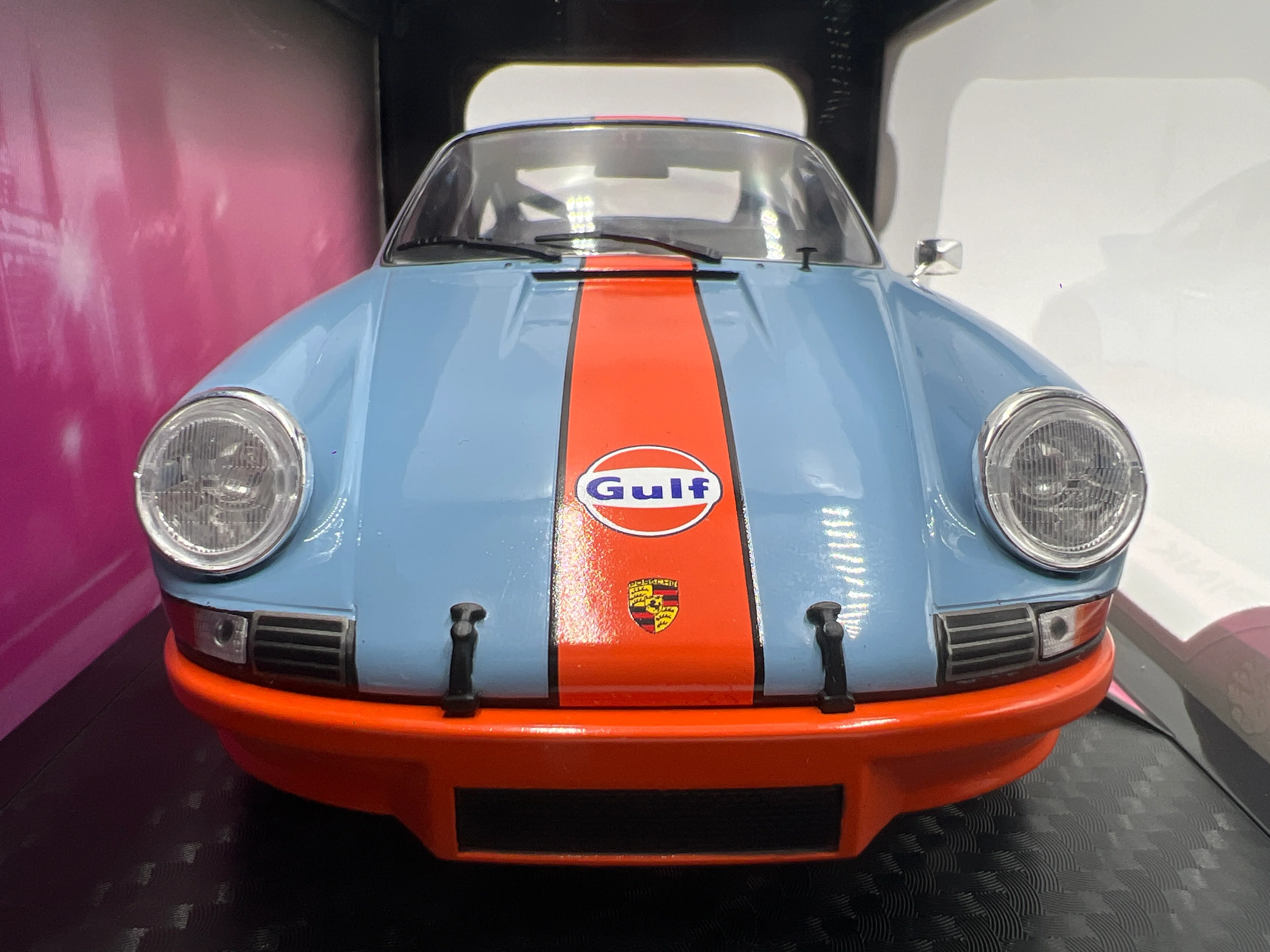 Jada 1:18 Scale Pink Slips Porsche 911 2.8 RSR Gulf 1 Blue/Orange - Image 3